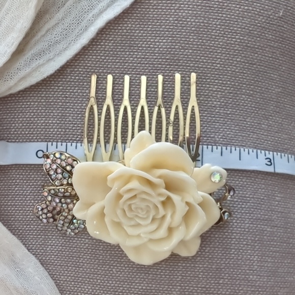 RHINESTONE & ROSE HAIR COMB - Picture 9 of 9